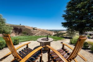 3-NIGHT STAY IN A LUXURY PASO ROBLES HILLTOP ESTATE WITH VINEYARD VIEWS